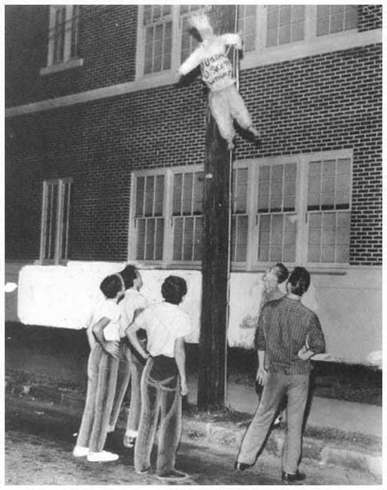 Judge Wright hanged in effigy after the Bush ruling